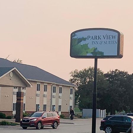 Park View Inn & Suites Hoisington Near Great Bend Extérieur photo
