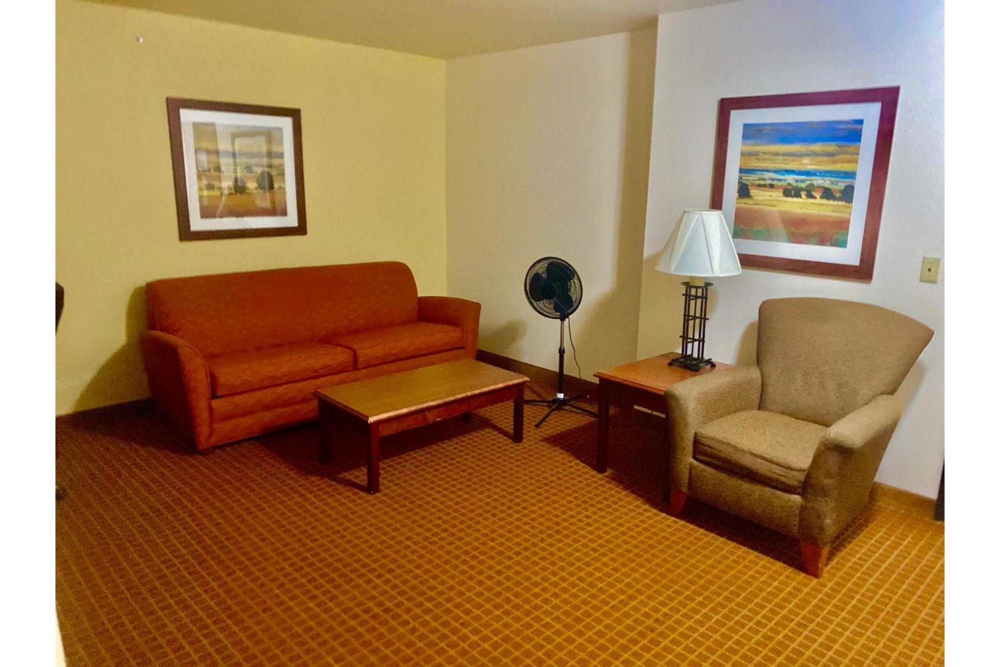 Park View Inn & Suites Hoisington Near Great Bend Extérieur photo