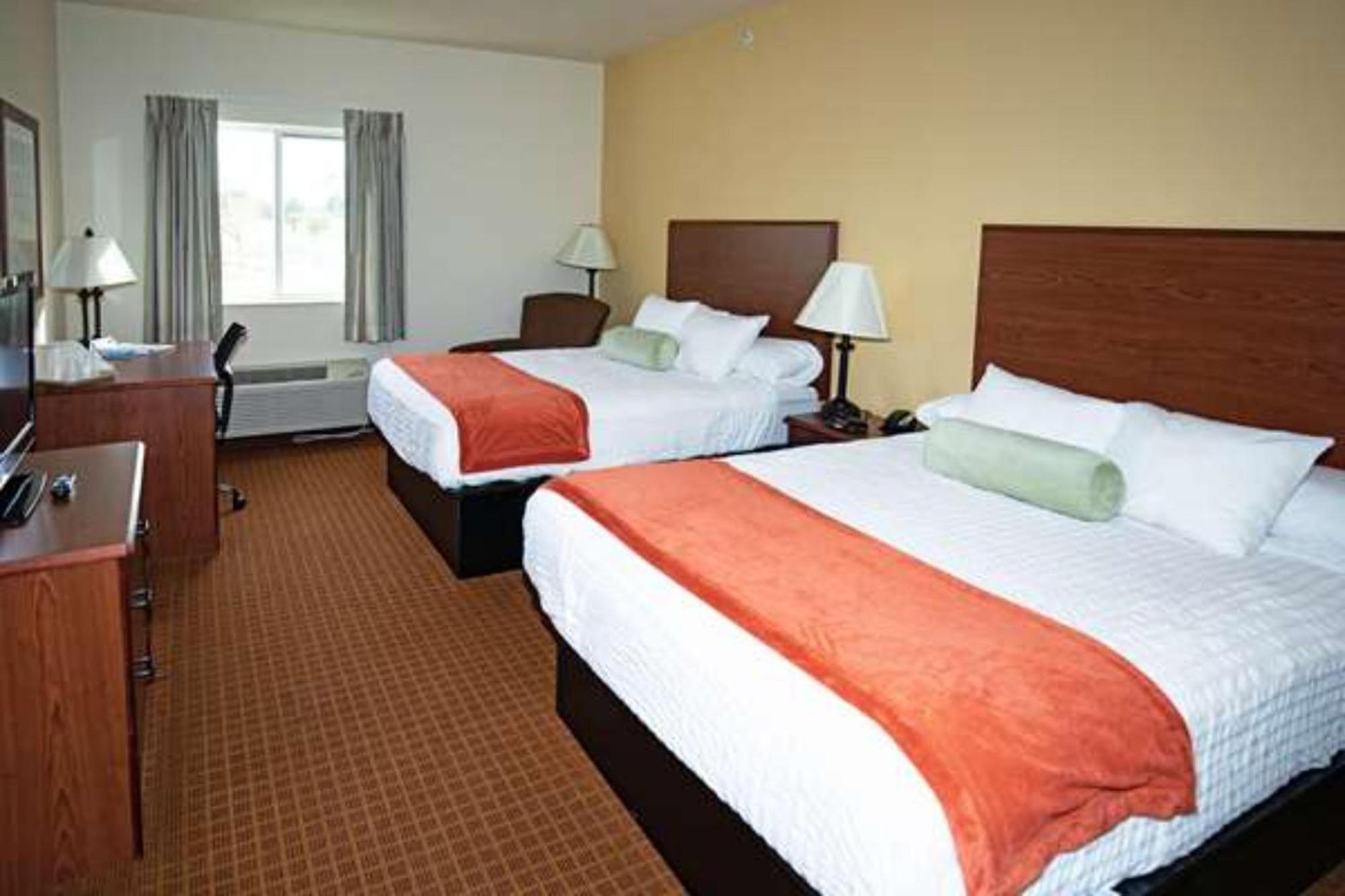 Park View Inn & Suites Hoisington Near Great Bend Extérieur photo
