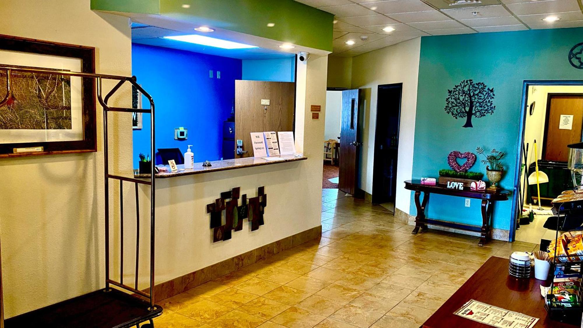 Park View Inn & Suites Hoisington Near Great Bend Extérieur photo