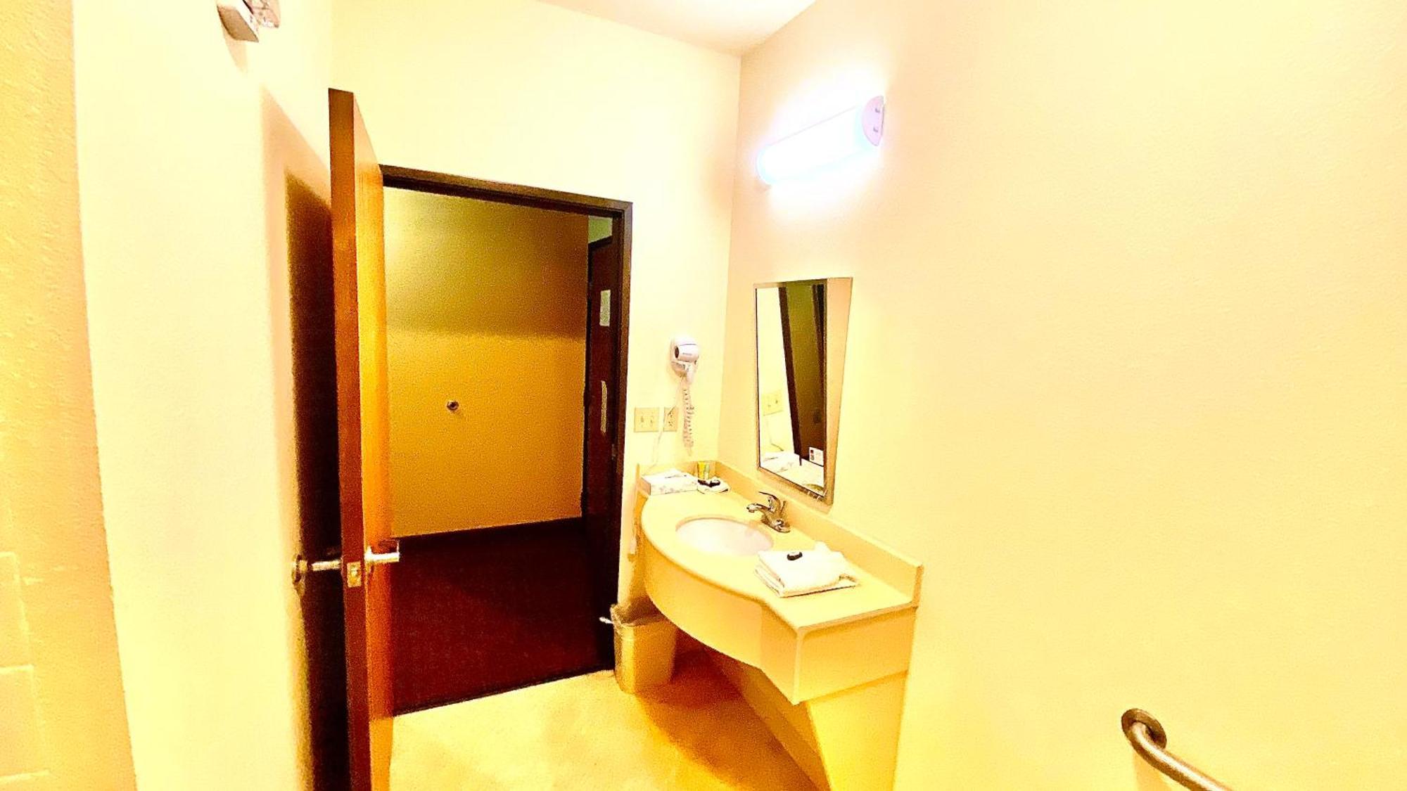 Park View Inn & Suites Hoisington Near Great Bend Extérieur photo
