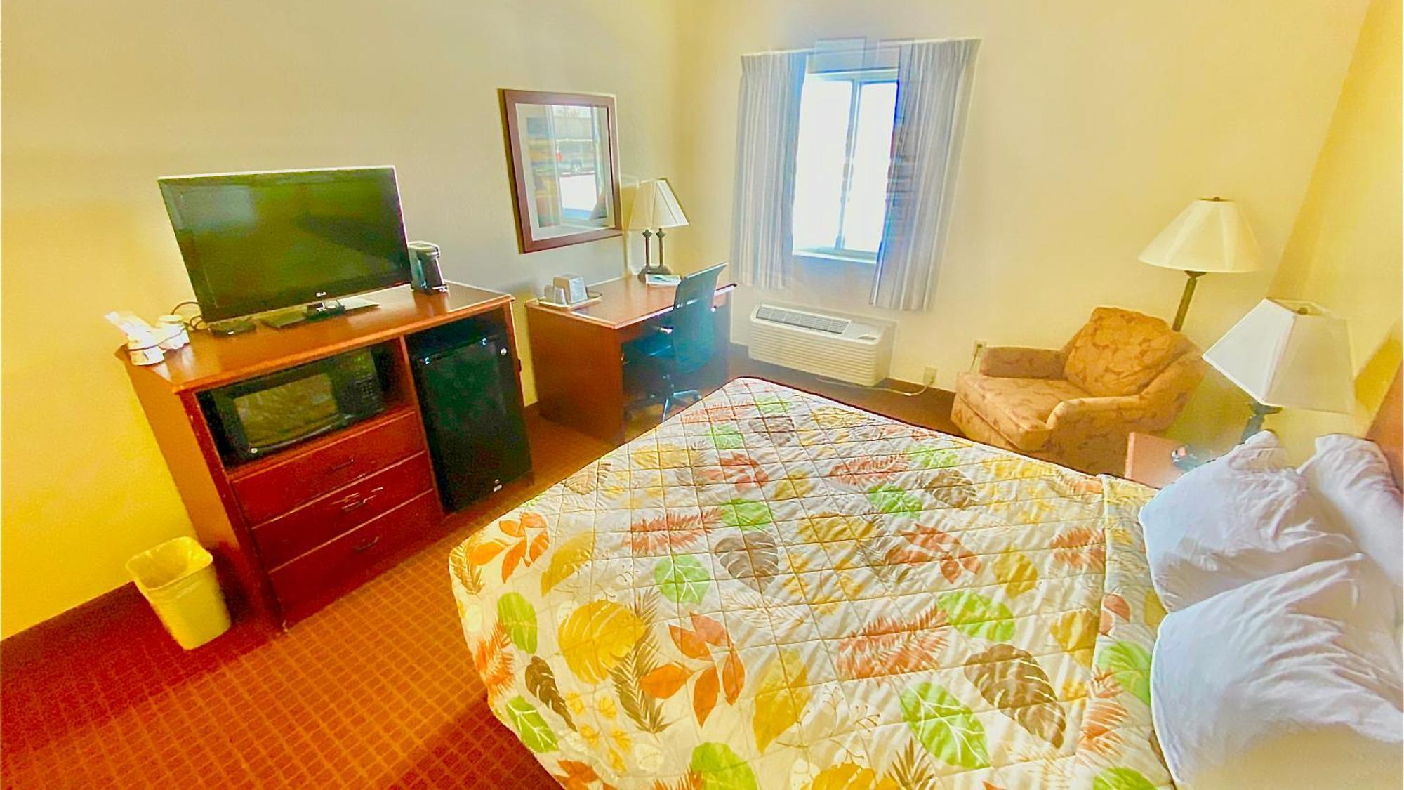 Park View Inn & Suites Hoisington Near Great Bend Extérieur photo