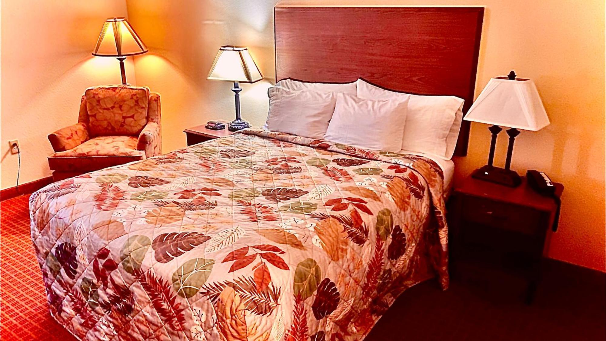 Park View Inn & Suites Hoisington Near Great Bend Extérieur photo