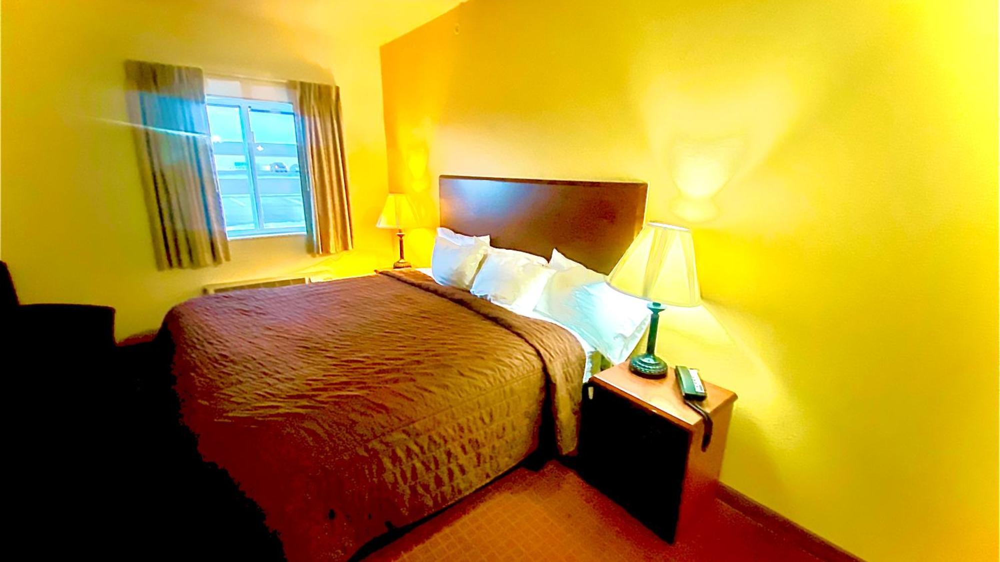 Park View Inn & Suites Hoisington Near Great Bend Extérieur photo