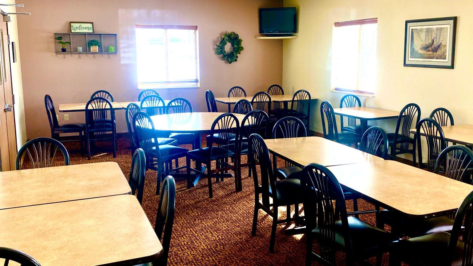 Park View Inn & Suites Hoisington Near Great Bend Extérieur photo